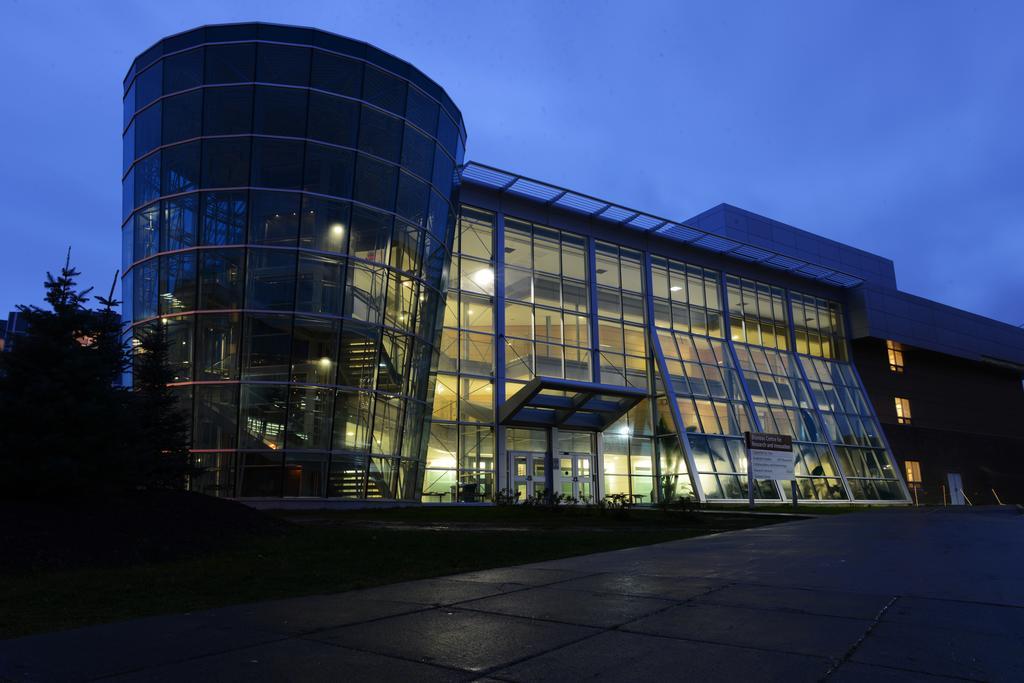 Memorial University St. John's Luaran gambar