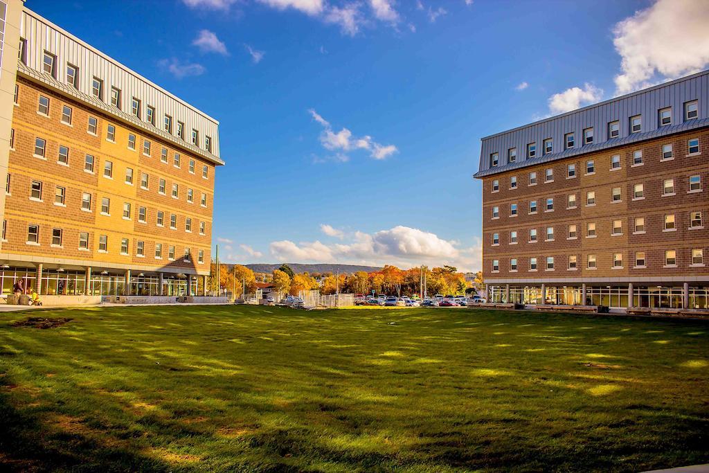 Memorial University St. John's Luaran gambar