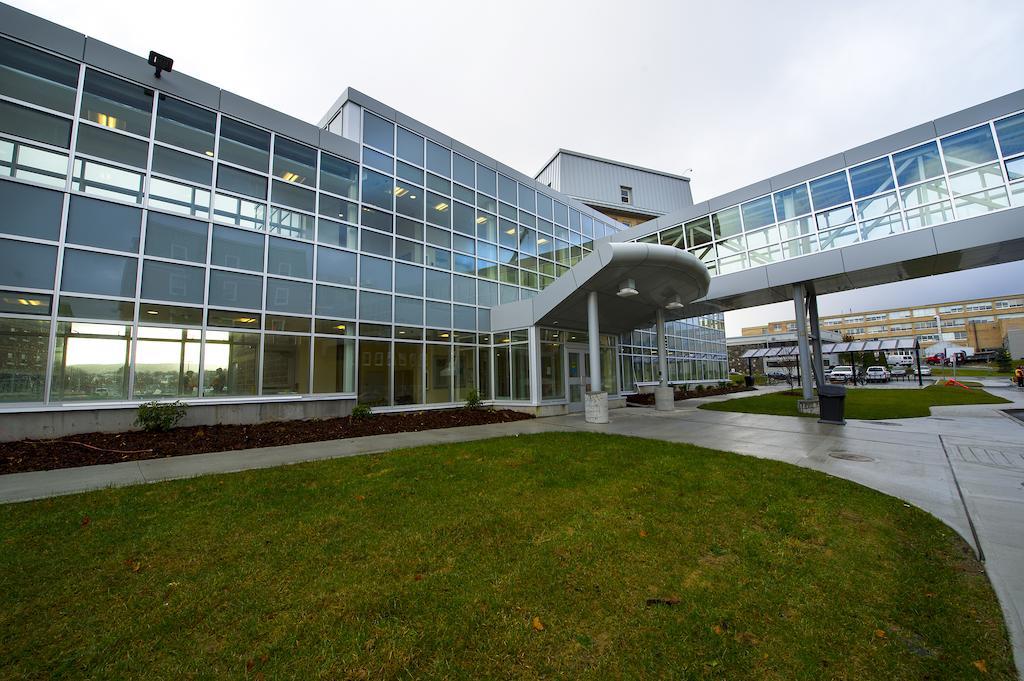 Memorial University St. John's Luaran gambar