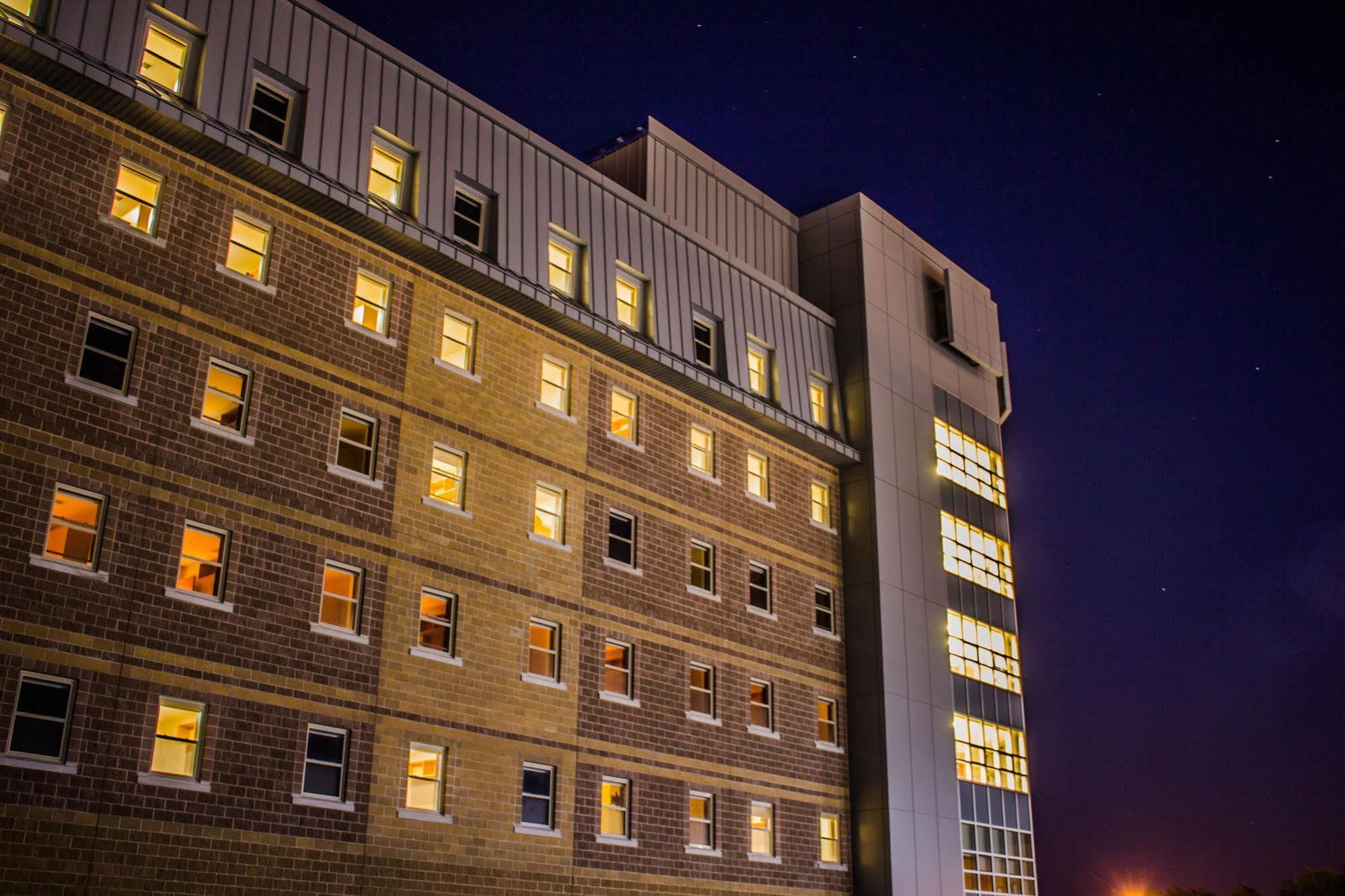 Memorial University St. John's Luaran gambar