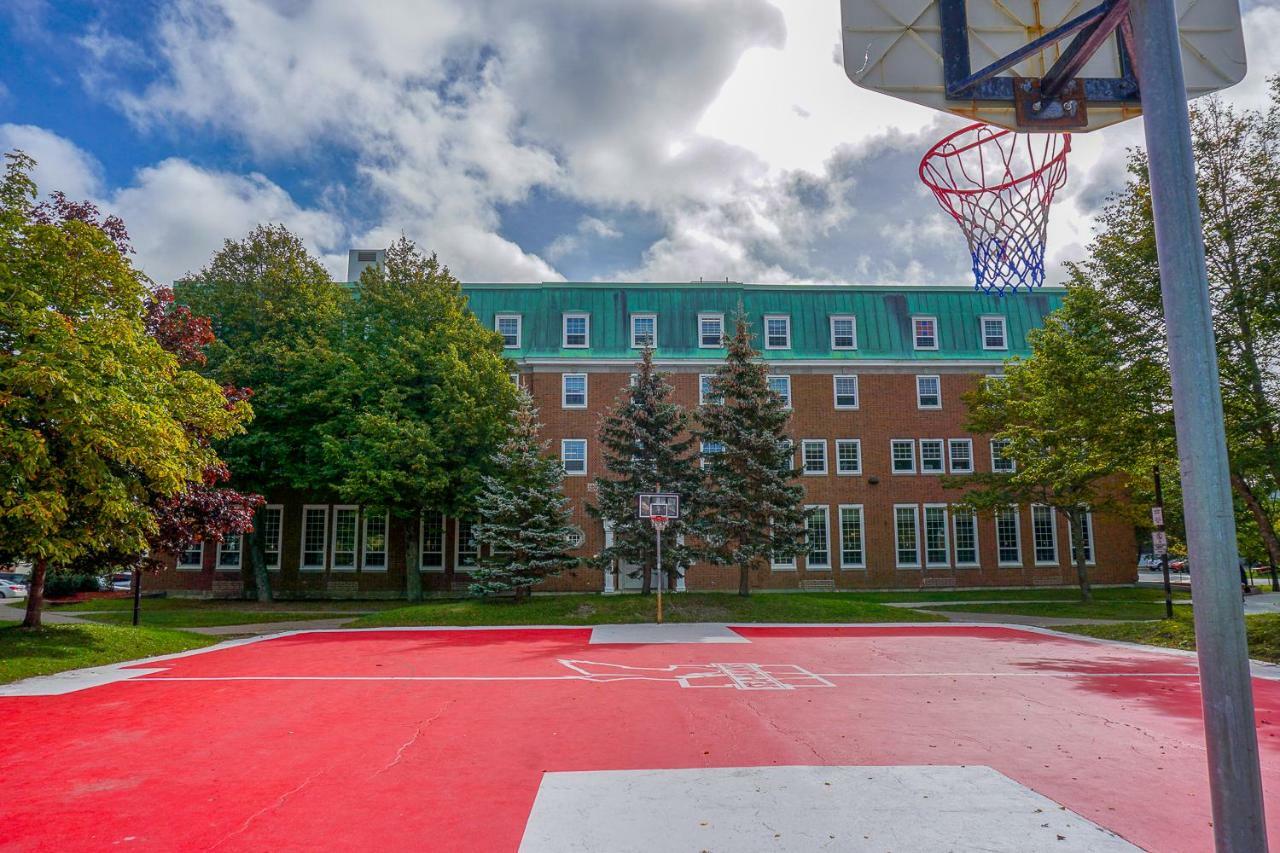 Memorial University St. John's Luaran gambar